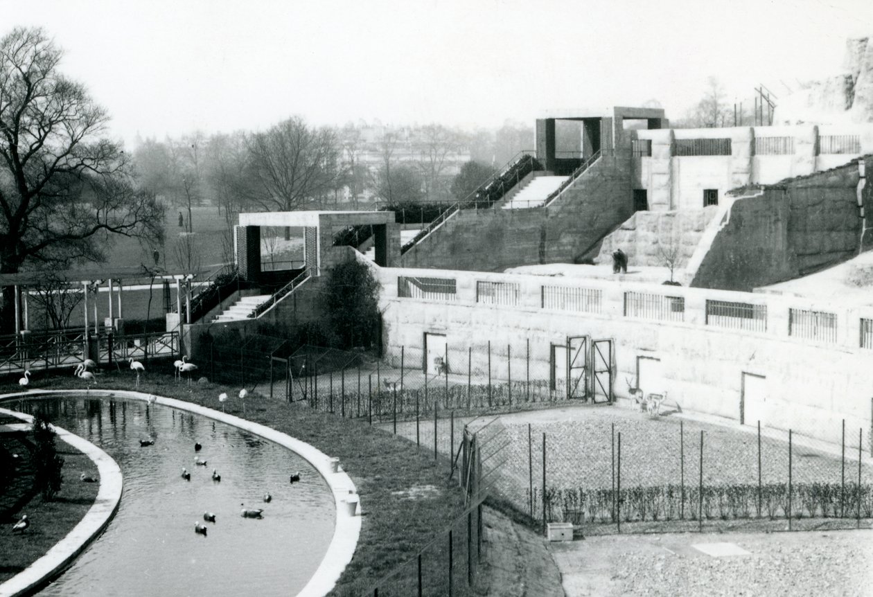 Recintos em frente ao Mappin Terraces, London Zoo, 1922 de Frederick William Bond