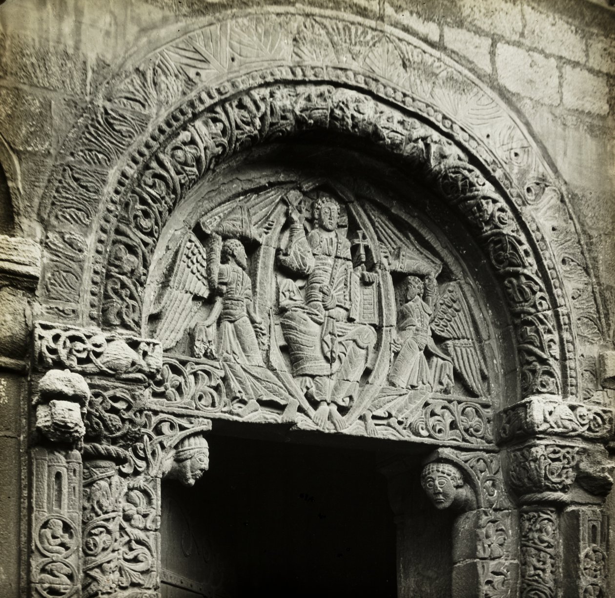 Catedral de Ely: Escultura sobre a porta do prior de Frederick H. Evans