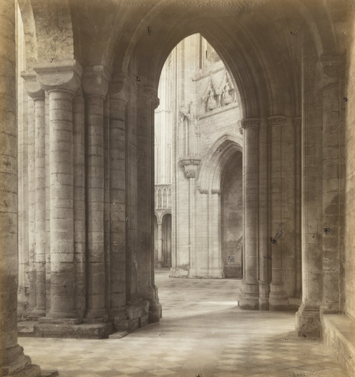 Catedral de Ely: Fim de tarde através dos transeptos de Frederick H. Evans