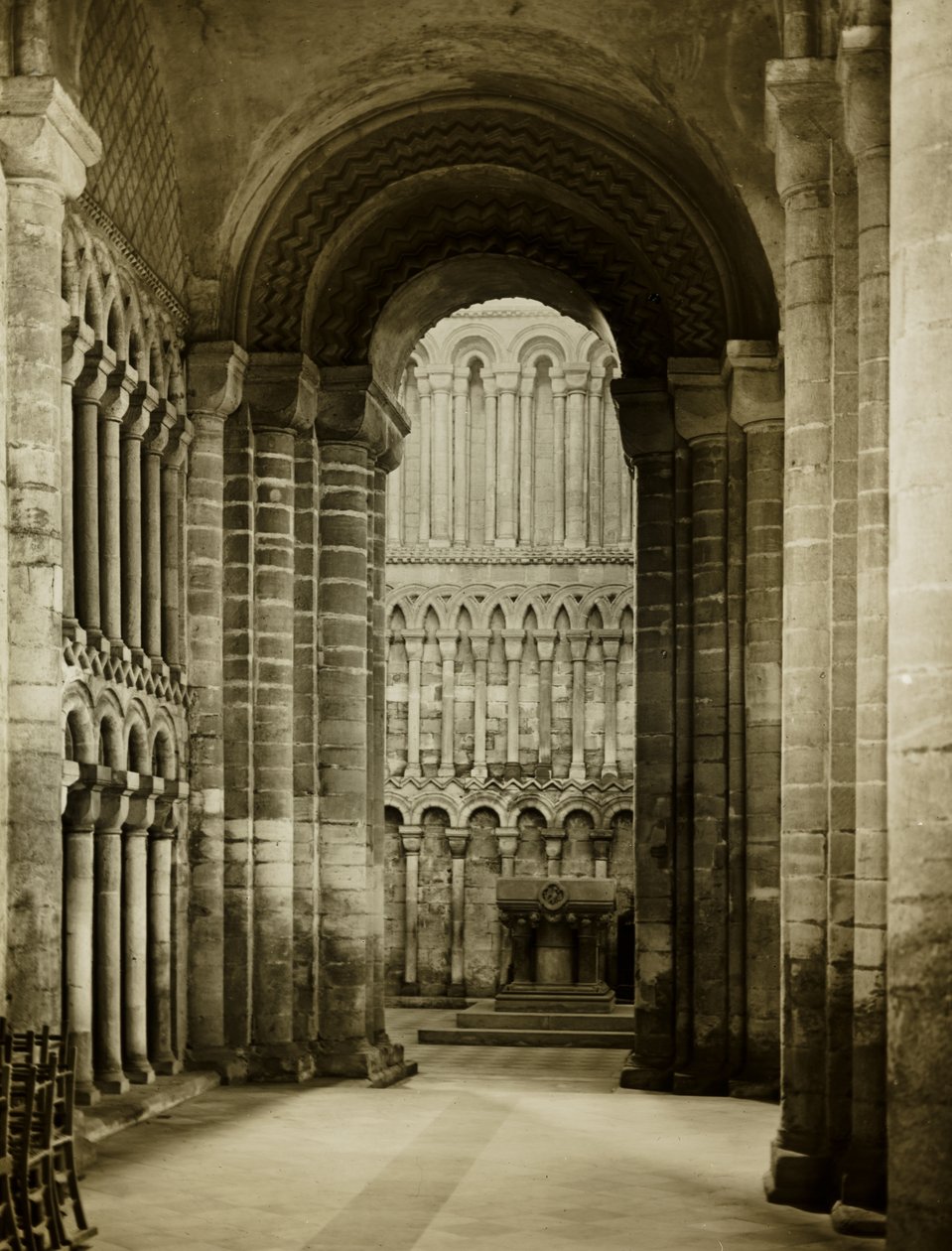 Catedral de Ely: Extremidade oeste do corredor sul de Frederick H. Evans