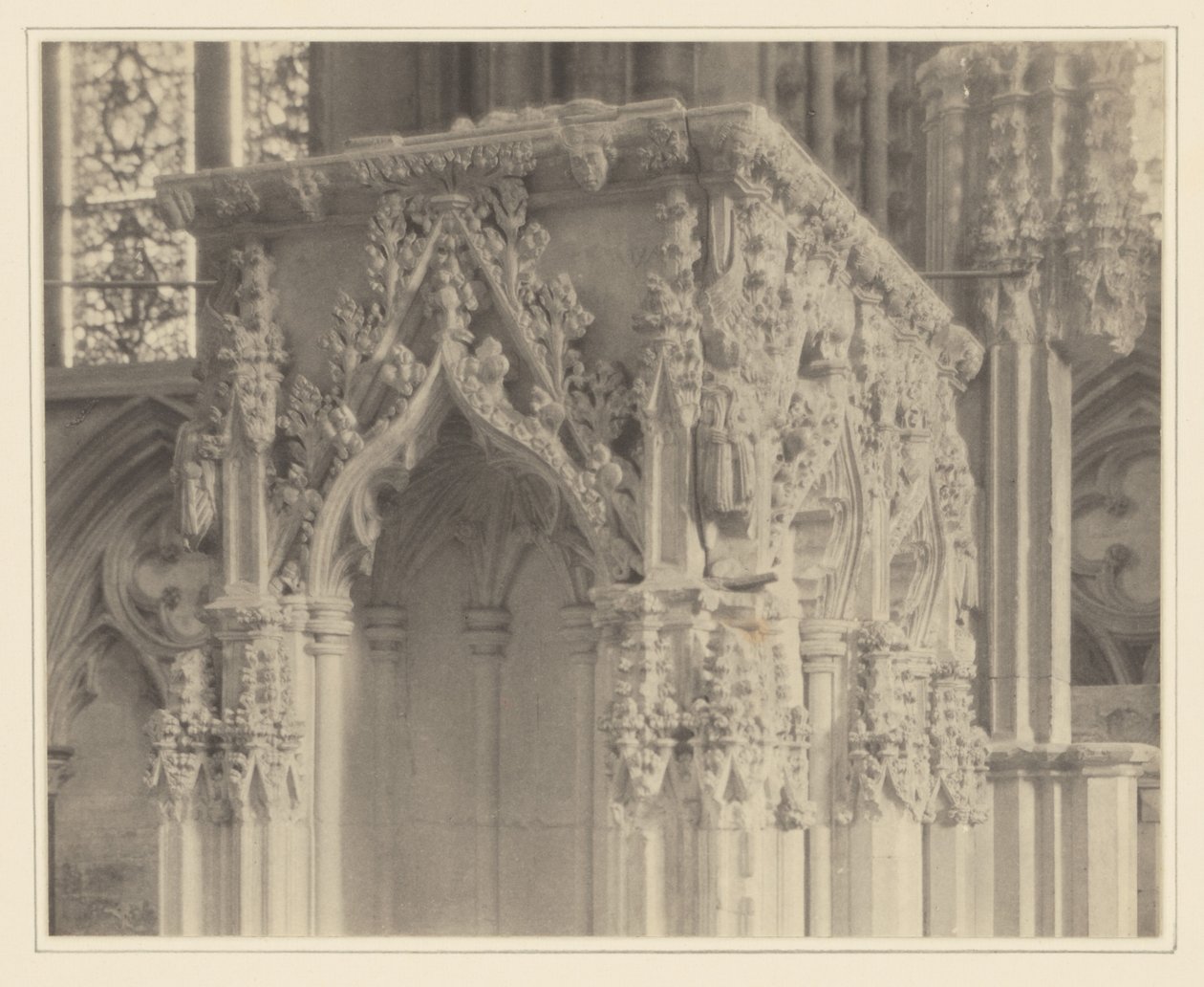 [Catedral de Lincoln, pormenor do santuário portátil]. de Frederick H. Evans