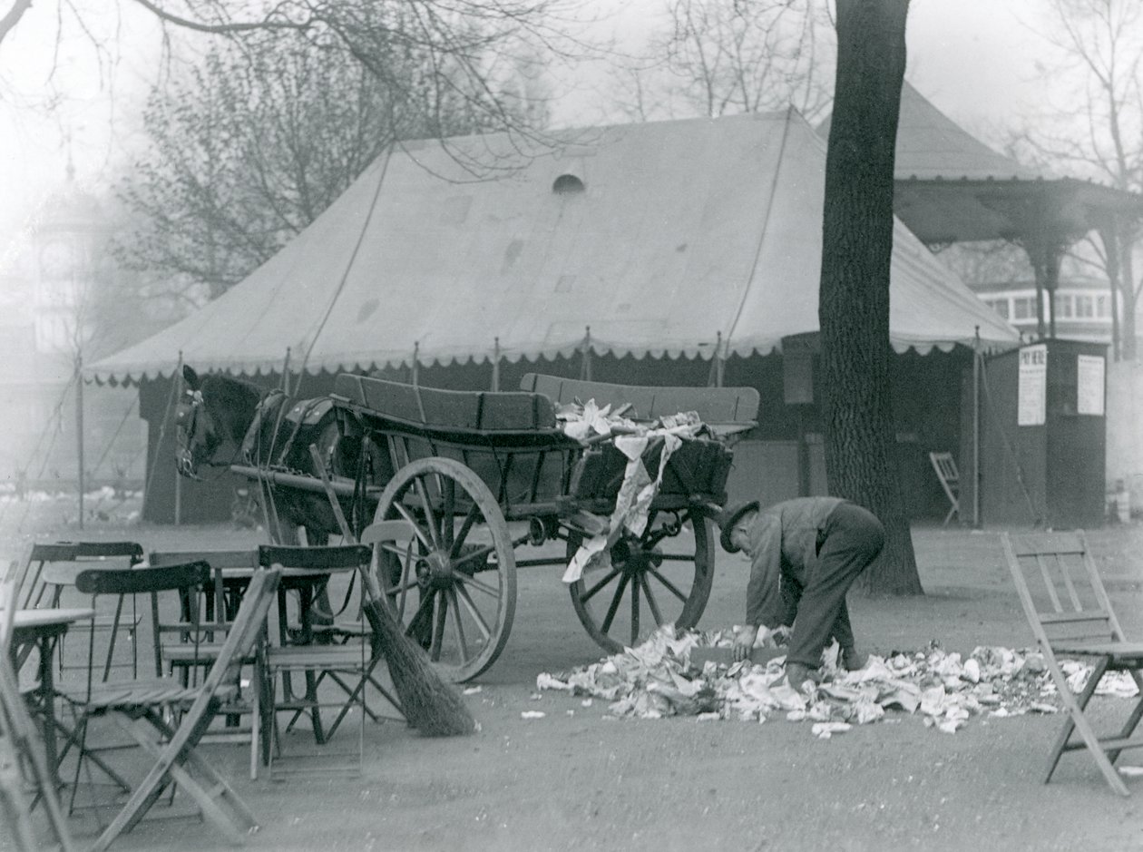 Esclarecendo após um feriado bancário no zoológico de Londres em 1924 de Frederick William Bond