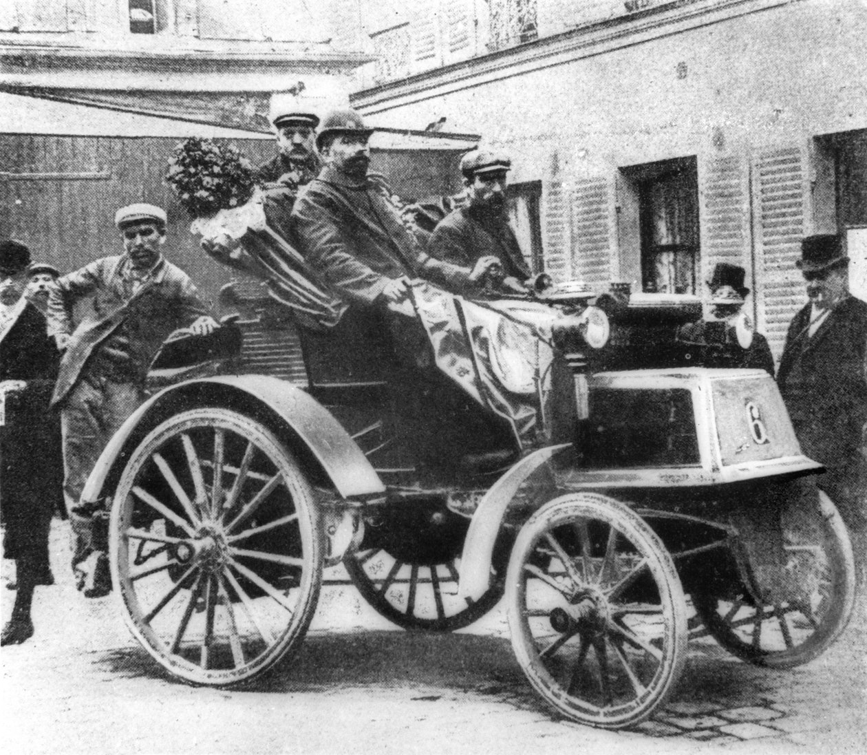 Um carro de Panhard-Levassor ganhando o primeiro prêmio, 1891 de French Photographer