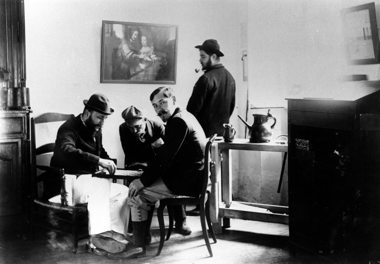 Um jogo de damas no Le Relais, lar da família Natanson em Villeneuve-sur-Yonne, c. 1899 de French Photographer