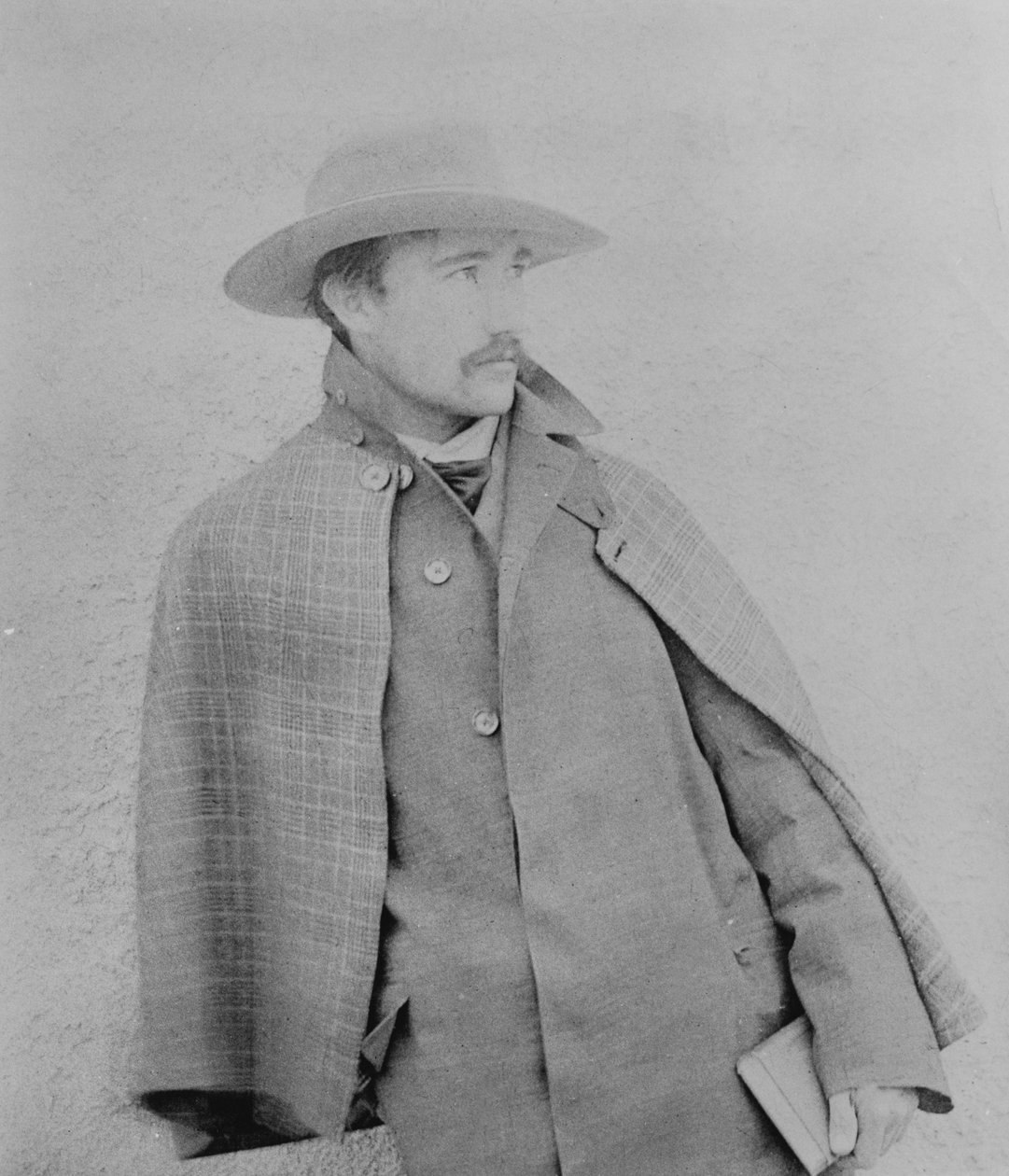 Andre Gide em traje de viagem, 1893 de French Photographer