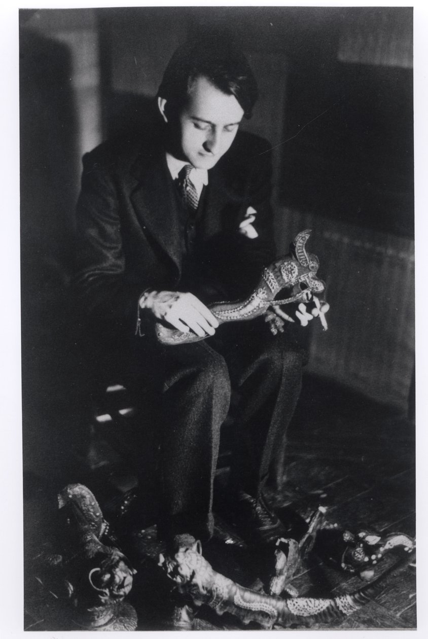 André Malraux (1901-1976) na Rue du Bac, Paris, c.1933 de French Photographer