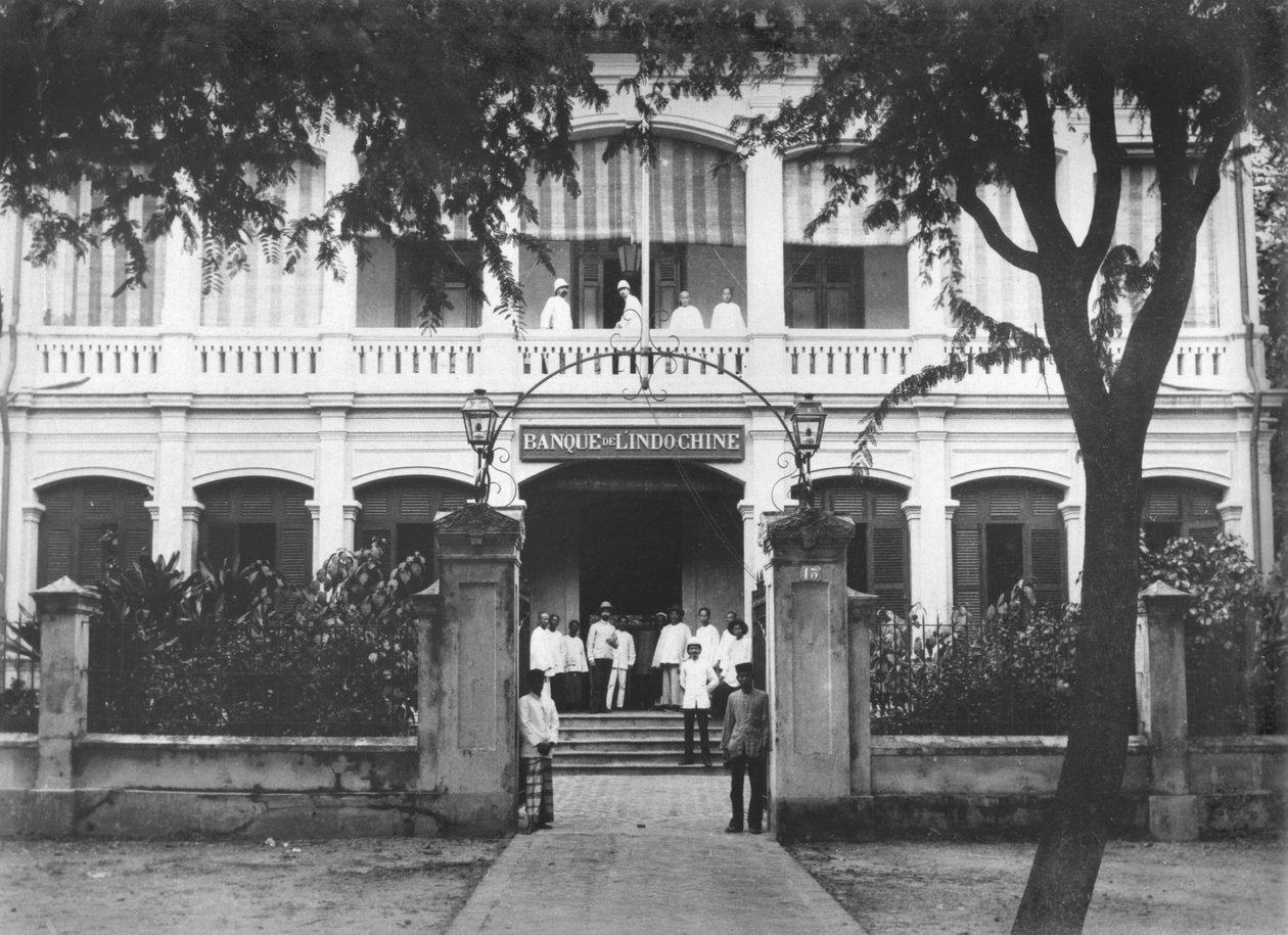 Banco da Indochina em Saigon, c.1900 de French Photographer