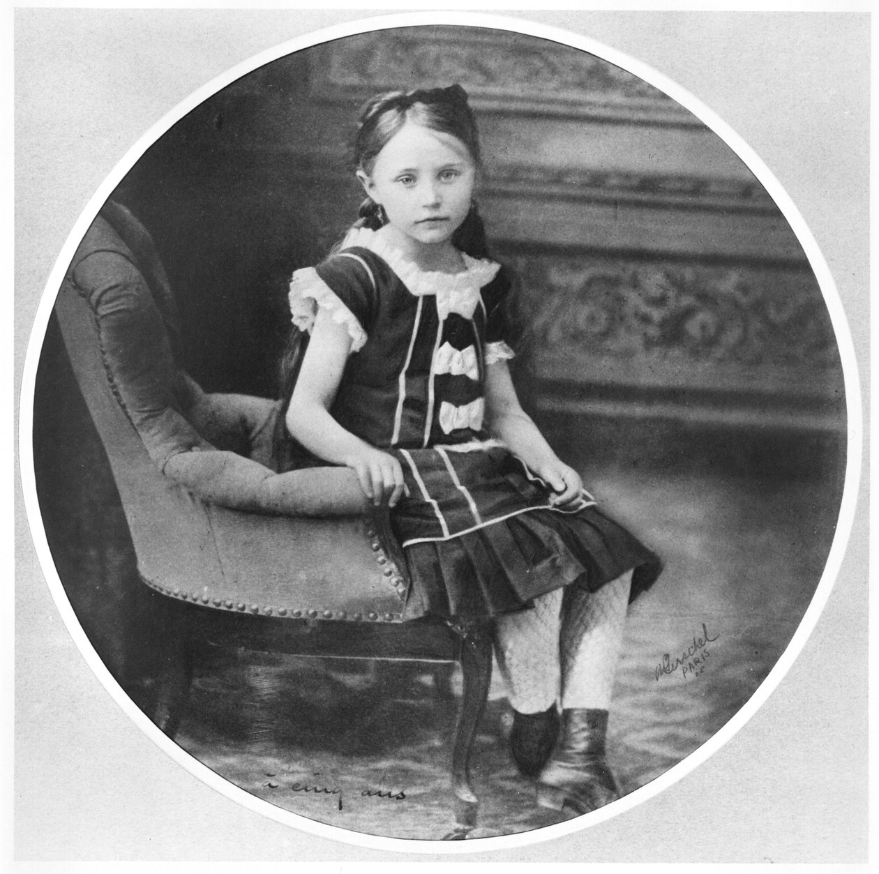 Colette (1873-1954) com 5 anos de idade, 1878 de French Photographer
