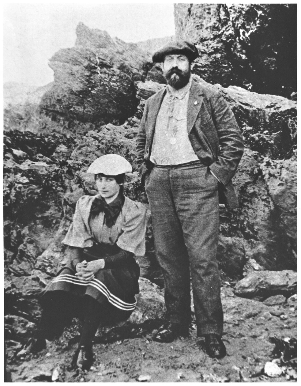 Colette (1873-1954) e Willy (1859-1931) em Belle-Ile, verão de 1894 de French Photographer