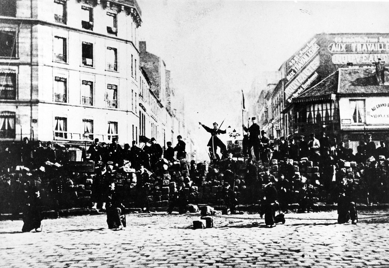 Barricada de Communard em Montmartre, 1871 de French Photographer