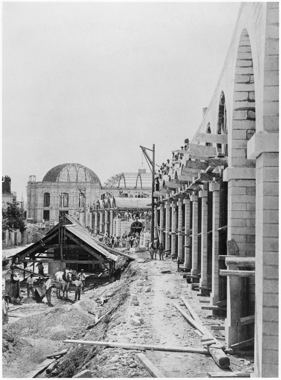 Construção da ponte do viaduto de Auteuil perto da estação de Auteuil, Paris, c.1900 de French Photographer