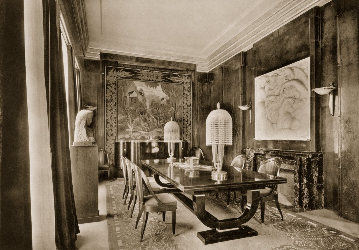 Sala de jantar, projetada por Jacques-Emile Ruhlmann, de Ensembles Mobiliers II, 1925 de French Photographer