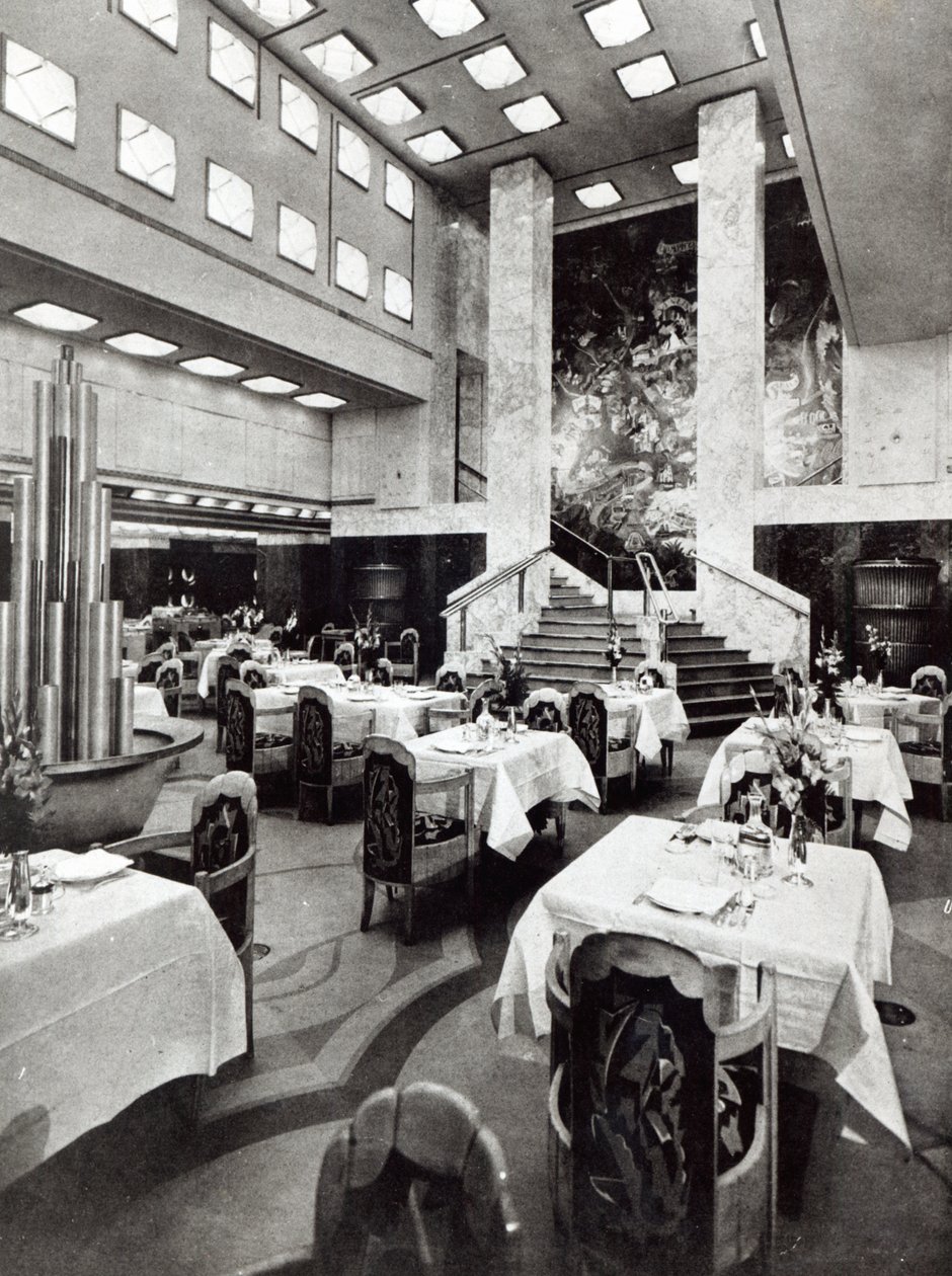 Sala de jantar no forro de oceano Ile de France, 1926 de French Photographer