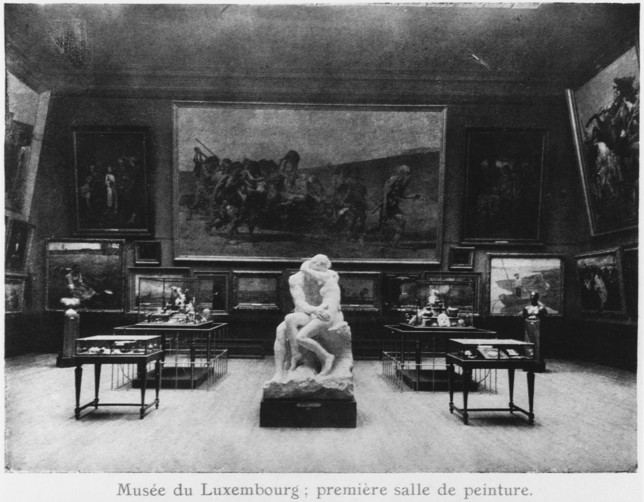 Primeira sala de pinturas com o beijo de Auguste Rodin, Musée du Luxembourg, Paris, c.1910 de French Photographer