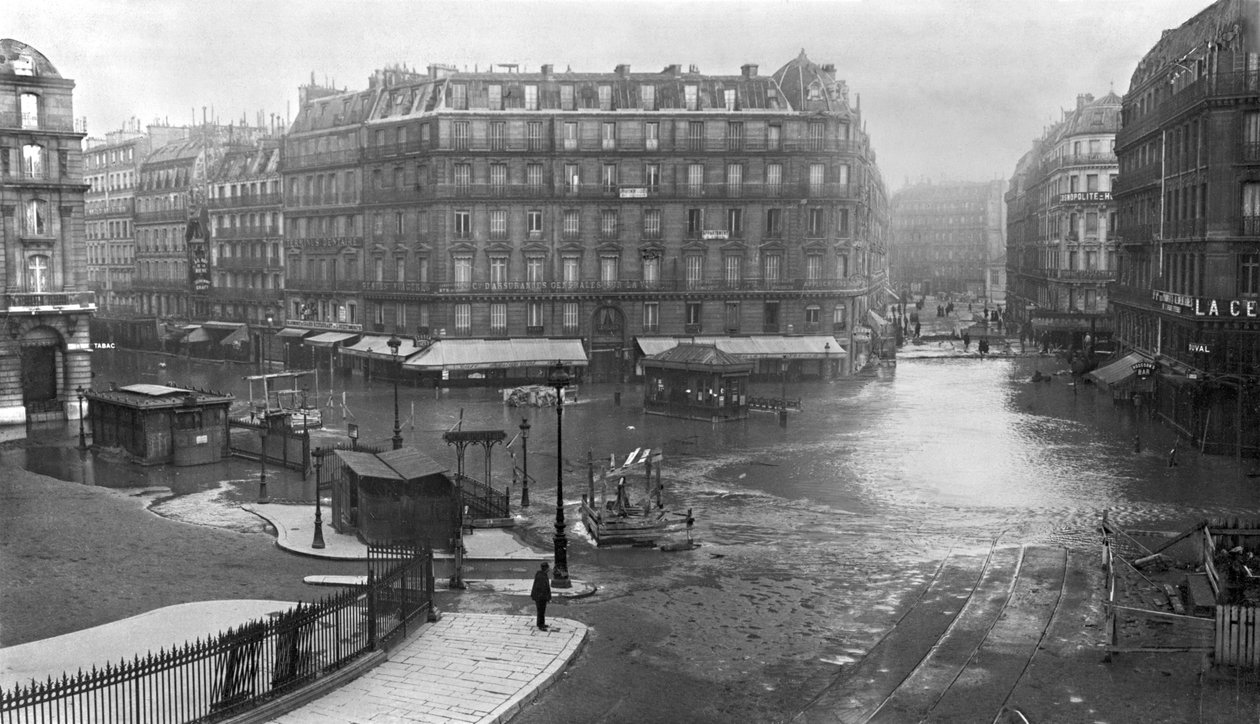 Inundações em frente à estação de Saint-Lazare, Place de Rome, Paris, janeiro de 1910 de French Photographer