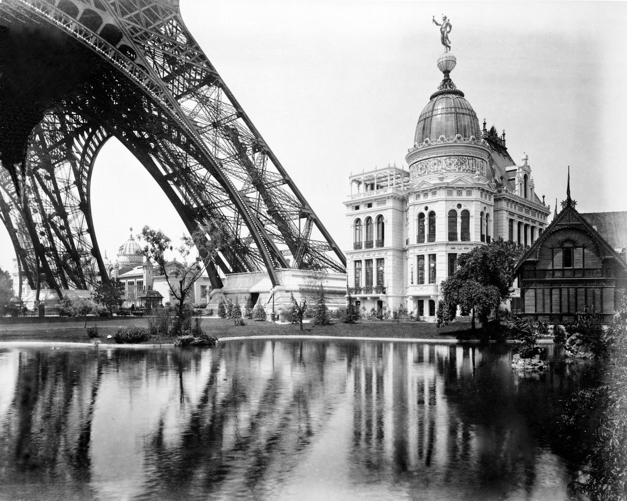 Pavilhão de gás e chalé sueco, exposição de Paris, 1889 de French Photographer