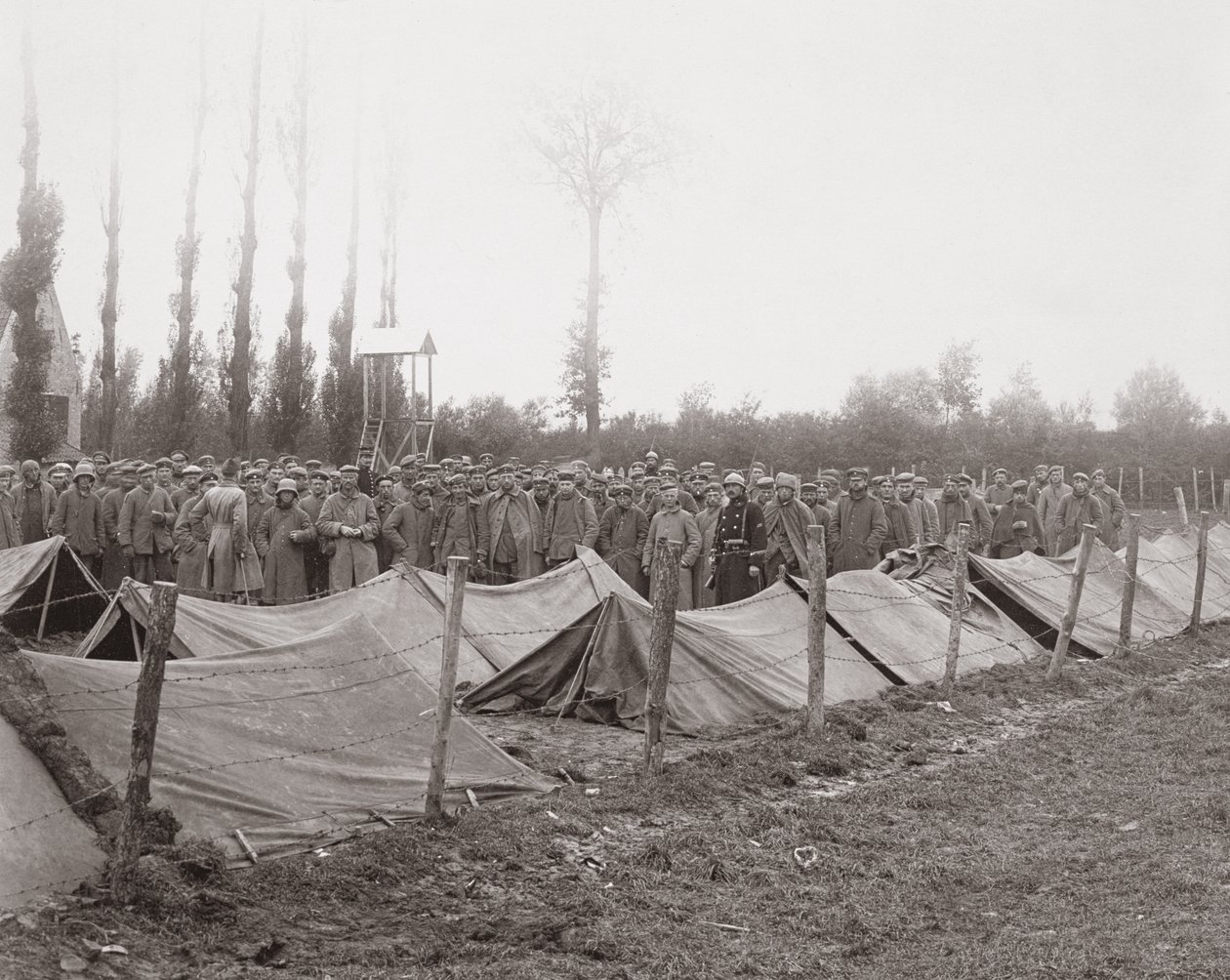 Prisioneiros alemães em Reigersvliet na Frente belga, 6 de março de 1918 de French Photographer