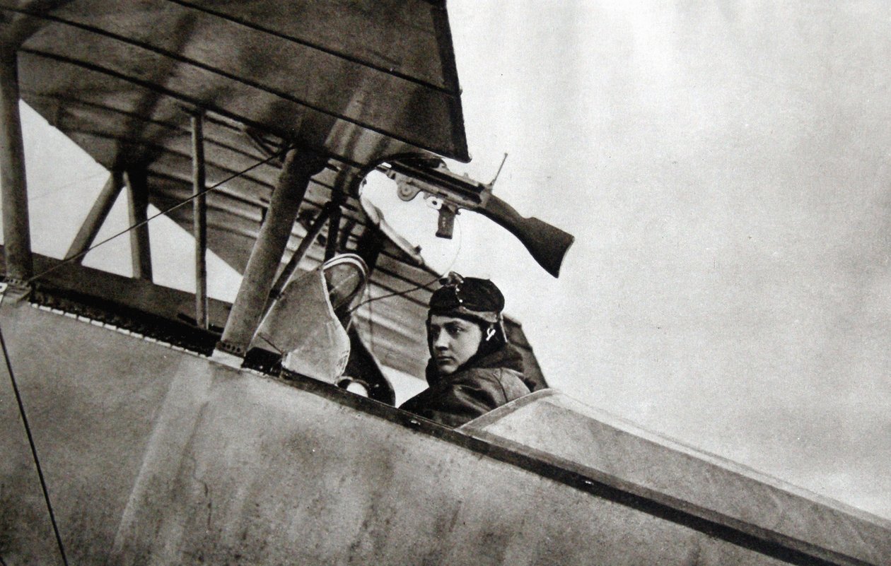 Guynemer em seu avião de caça Nieuport 10, 1916 de French Photographer