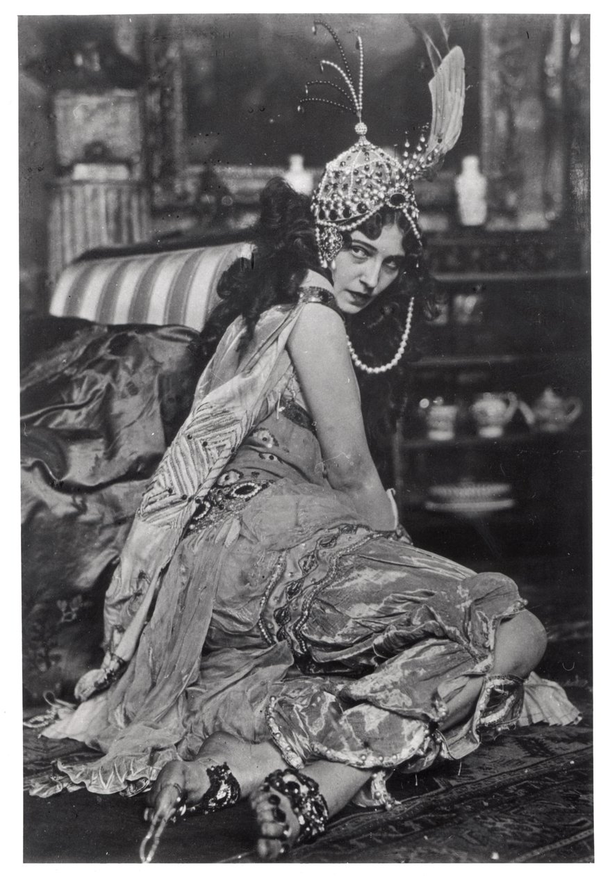 Ida Rubinstein (c.1885-1960) como Zobeide em Scheherazade, c.1910 de French Photographer