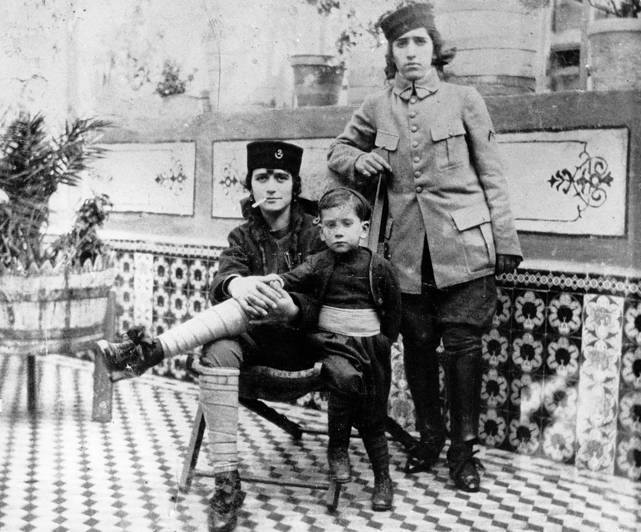 Família judia na Argélia, 1917 de French Photographer