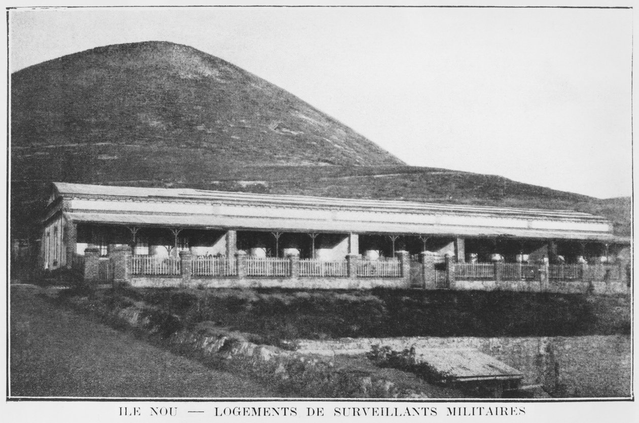 Nova Caledônia, Ilha de Nou, habitação dos carcereiros militares, de La Depeche Coloniale, 1903 de French Photographer