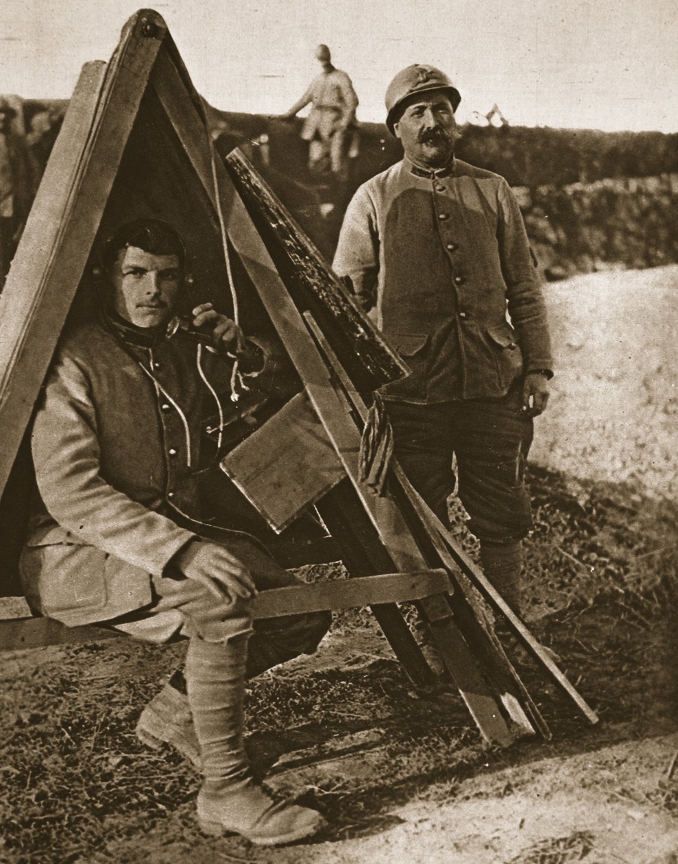 Na frente francesa: útil e engenhoso, ilustração de The Illustrated War News, 17 de janeiro de 1917 (foto sépia) de French Photographer
