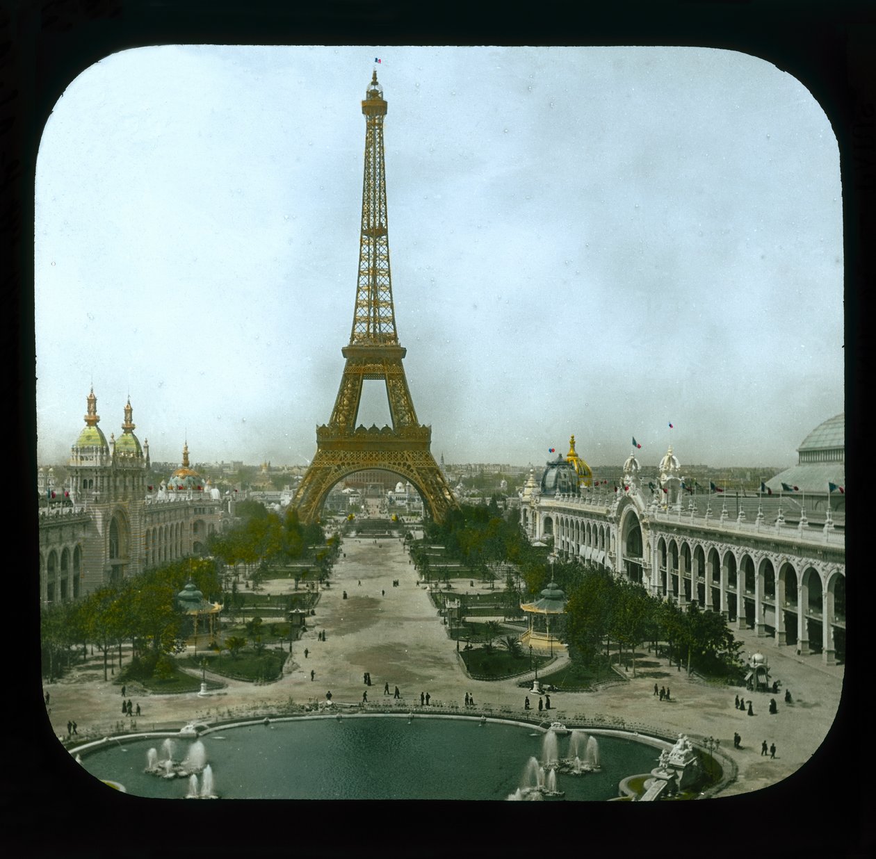 Exposição de Paris: Champ de Mars e a Torre Eiffel, 1900 (lanterna) de French Photographer