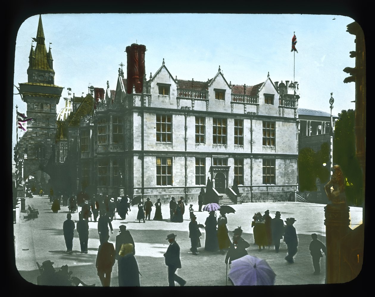 Exposição de Paris: Pavilhão Húngaro, Paris, França, 1900 (lanterna) de French Photographer