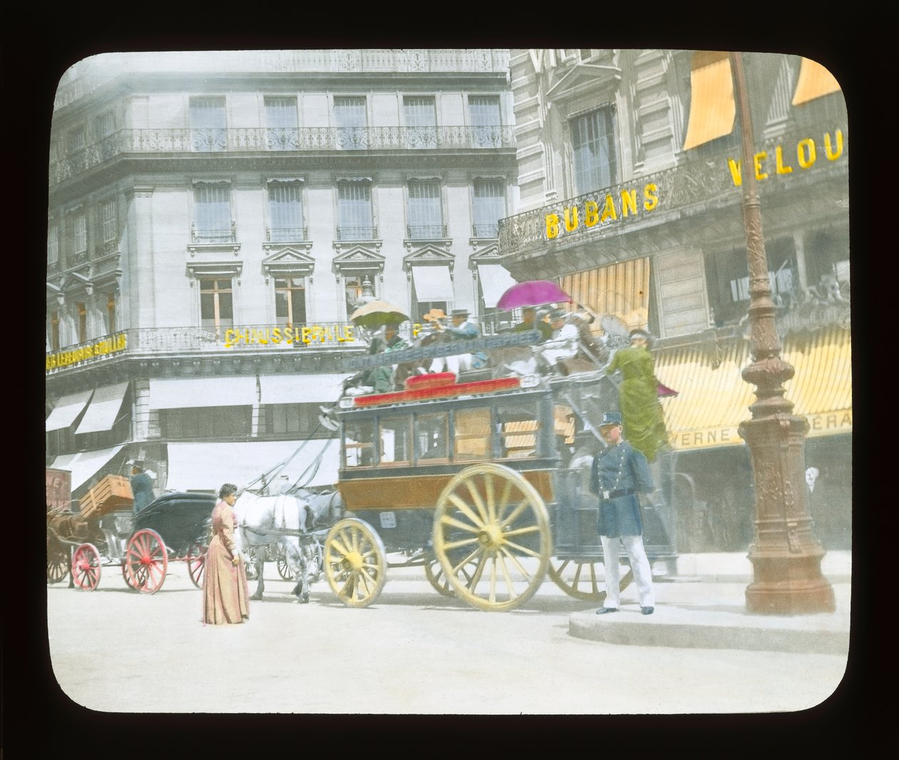 Exposição de Paris: Street Scene, 1900 (lanterna) de French Photographer