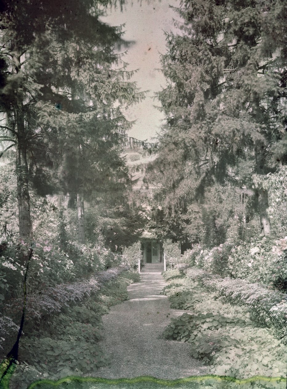 Caminho no jardim de Monet em Giverny, início dos anos 20 de French Photographer