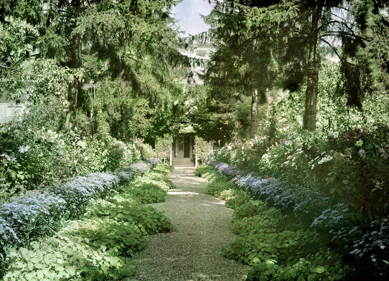 Caminho no jardim de Monet em Giverny, início dos anos 20 de French Photographer