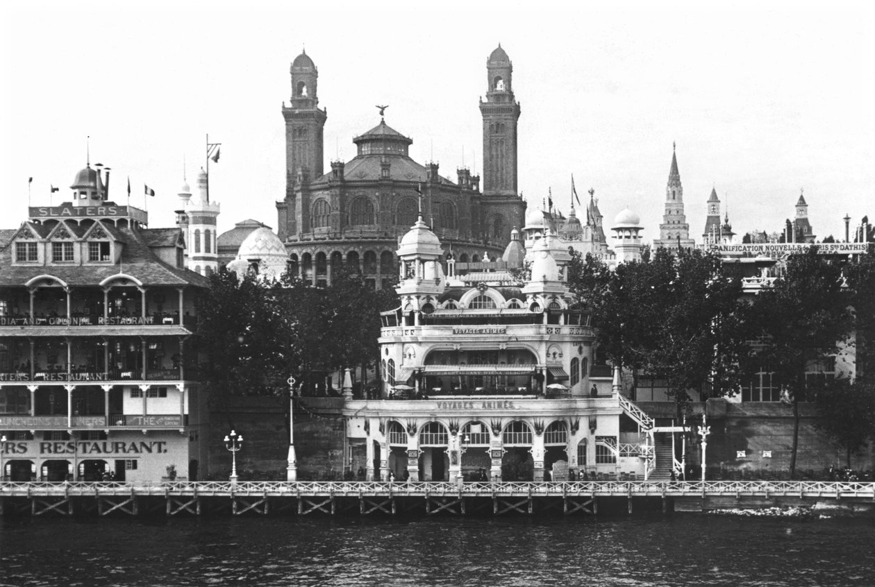 Pavilhões ao longo do rio, Exposição Universal de 1900, 1900 de French Photographer