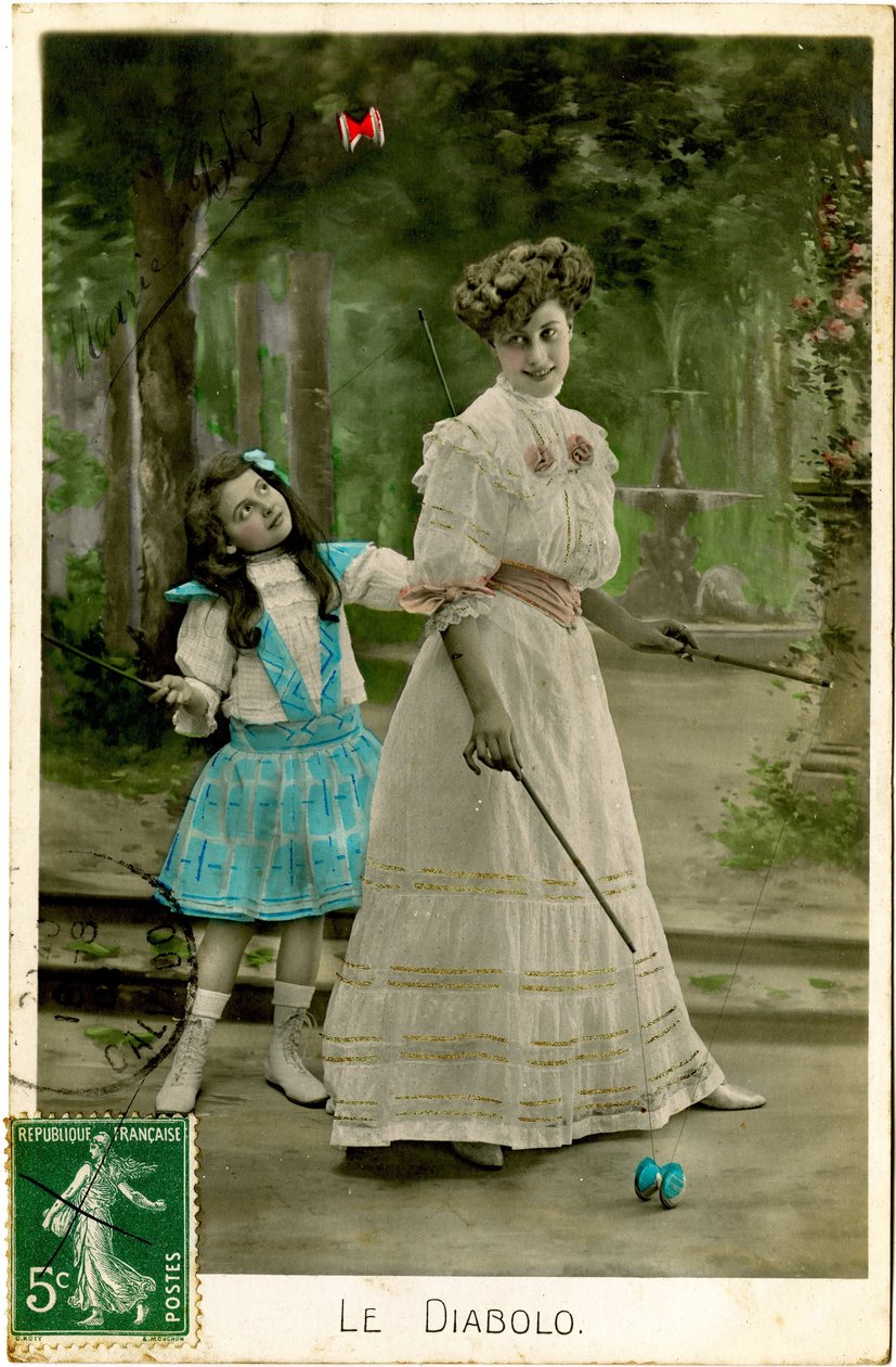 Jogando diabolo, 1908 (foto colorida) de French Photographer