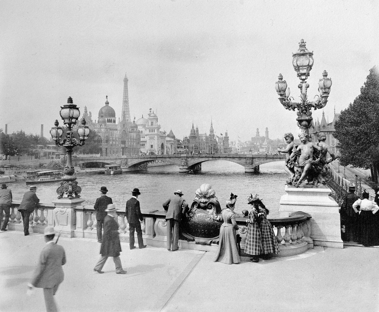 Pont Alexandre III - Exposição Universal de Paris em 1900 de French Photographer