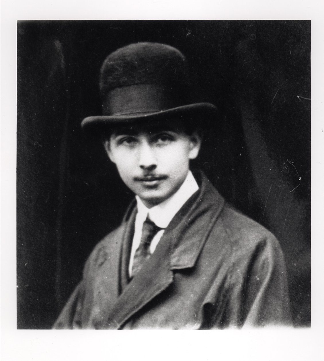 Retrato de Louis Aragon (1897-1982) 1920 de French Photographer