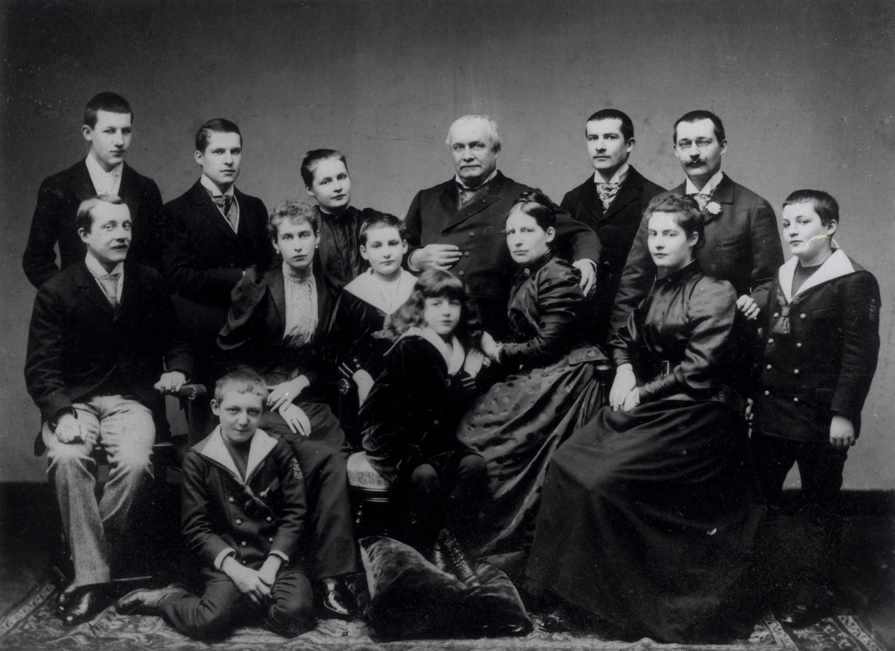 Retrato de uma grande família de Lyon, final do século XIX de French Photographer