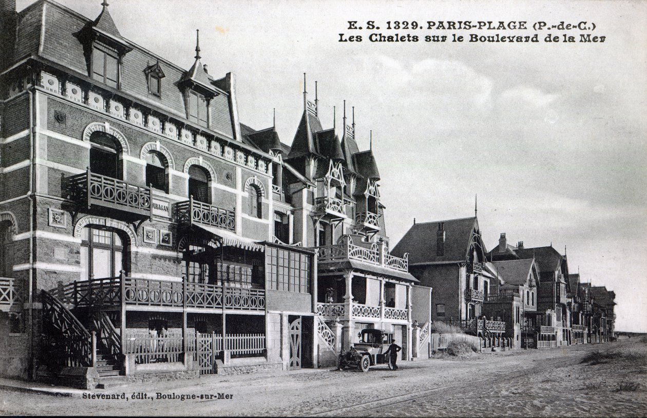 Cartão postal retratando chalés no Boulevard de la Mer, Paris-Plage, c.1910 (depois de uma foto) de French Photographer