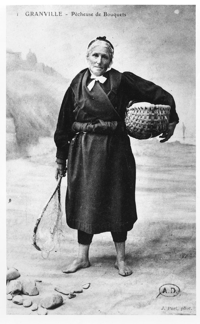 Cartão postal, descrevendo, um, camarão grande, fisherwoman, de, granville, normandy, cedo, vigésimo século de French Photographer