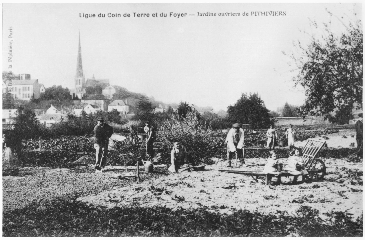 Postal retratando hortas para trabalhadores em Pithiviers, antes de 1914 de French Photographer
