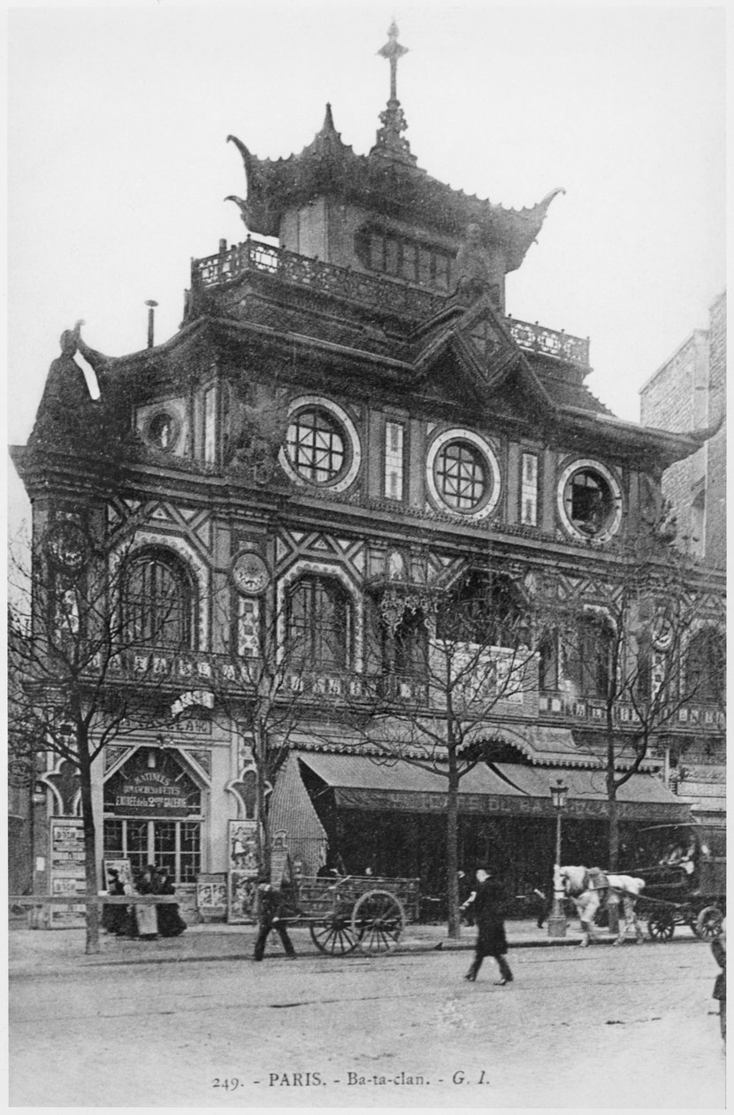 Postal retratando o café-concerto Ba-ta-clan, mais tarde escrito Bataclan, 50 Boulevard Voltaire, Paris, c.1900 de French Photographer