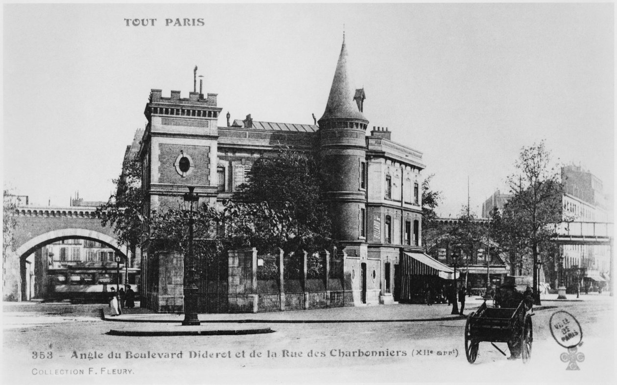 Postal representando o canto Diderot Boulevard e Rue des Charbonniers, Paris, c.1900 de French Photographer