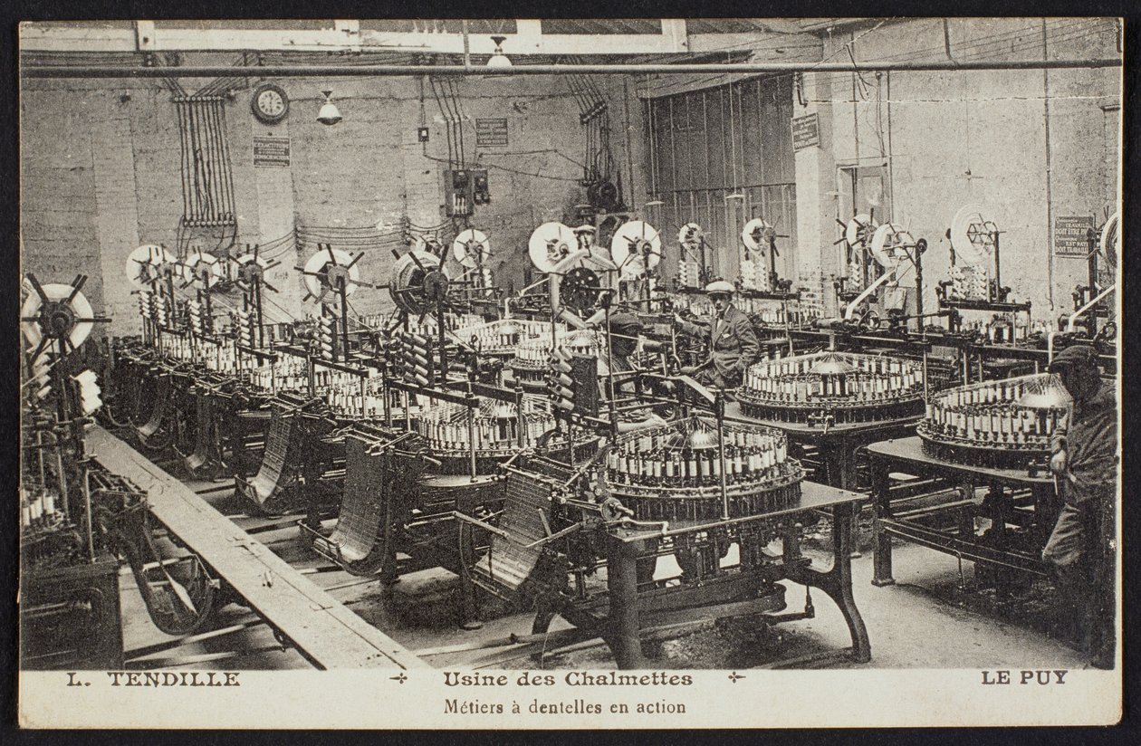 Postal retratando a fábrica de renda Les Chalmettes, L. Tendille, em Le Puy, c.1900 de French Photographer