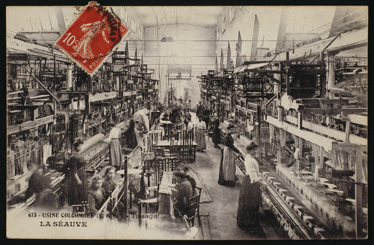 Postal retratando a fábrica de tecelagem Colcombet em La Seauve, Haute-Loire, c.1900 de French Photographer