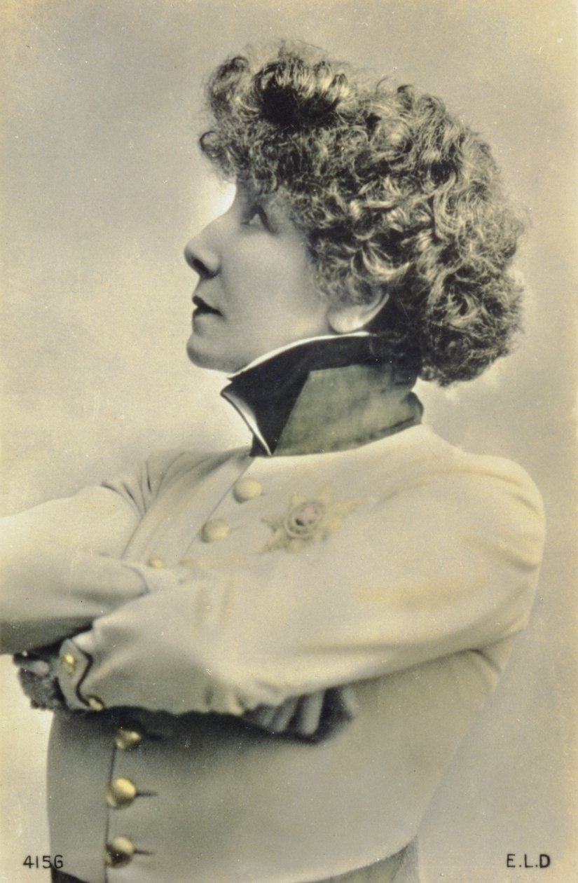 Cartão postal mostrando a atriz Sarah Bernhardt (1844-1923) de French Photographer