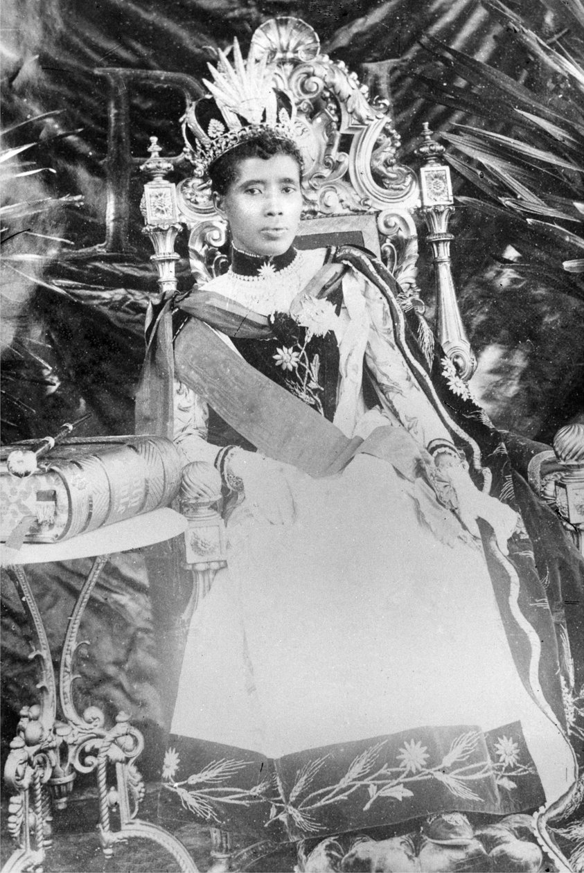 Rainha Ravanalona III, por volta de 1890 (foto) de French Photographer