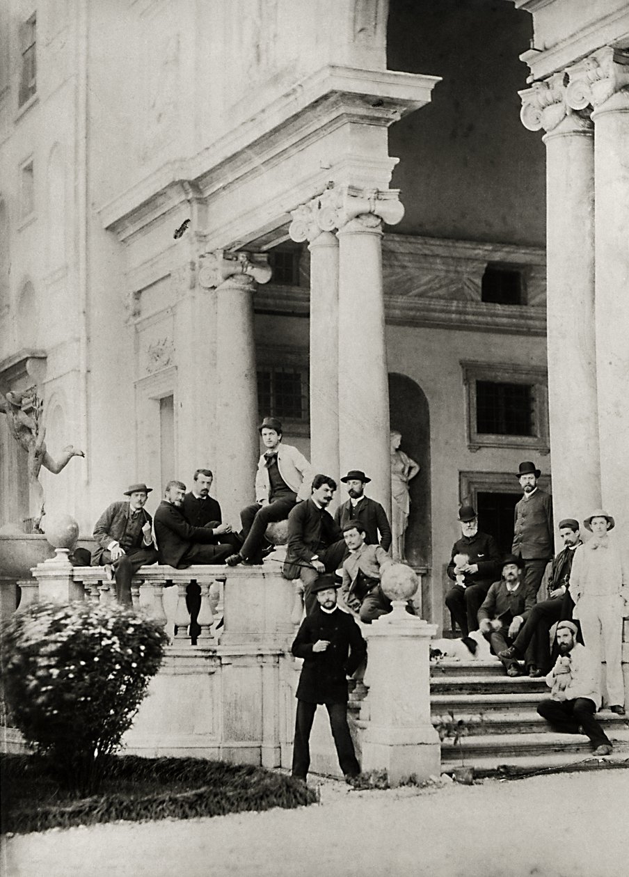 Moradores da Villa Medici em Roma, foto enviada e dedicada por Claude Debussy (1862-1918) a seus pais, 1884-85 de French Photographer