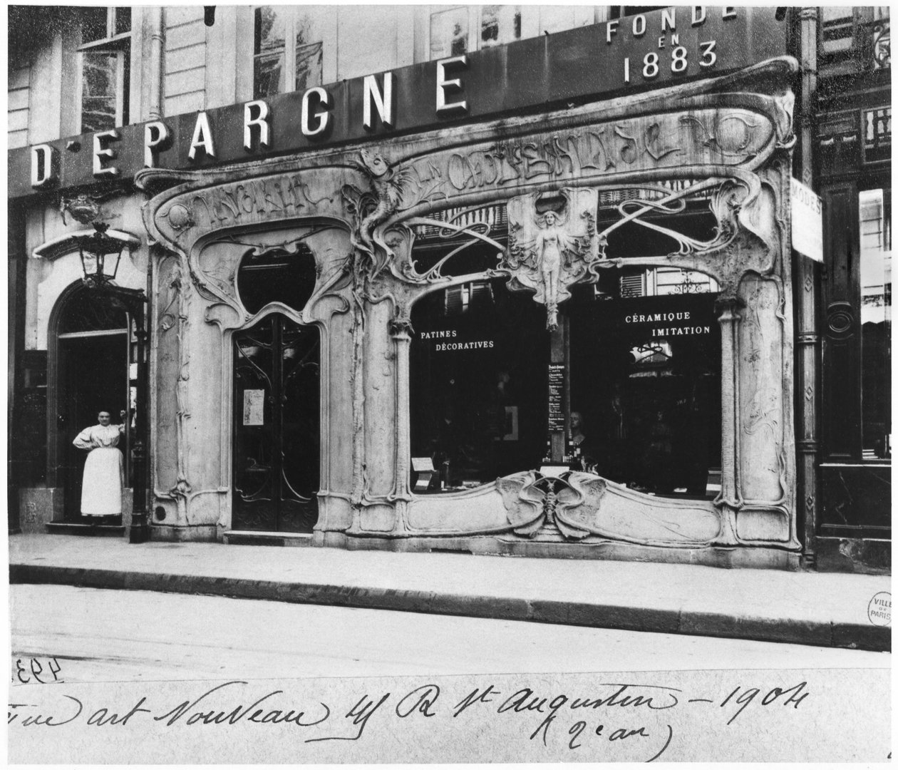 Vitrine, Paris, 1904 de French Photographer