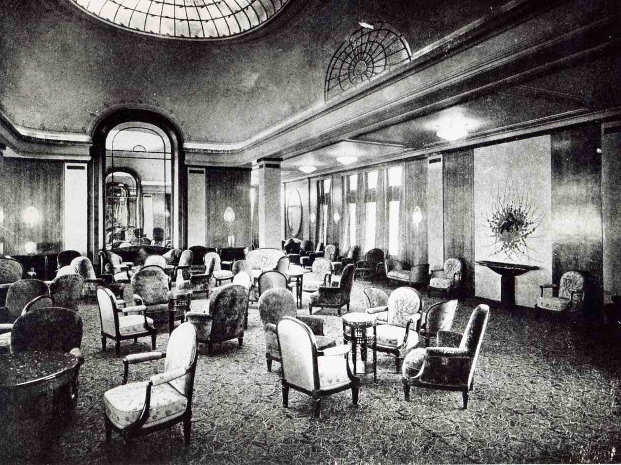 O Grande Saloon no Ocean Liner Paris, julho de 1921 de French Photographer