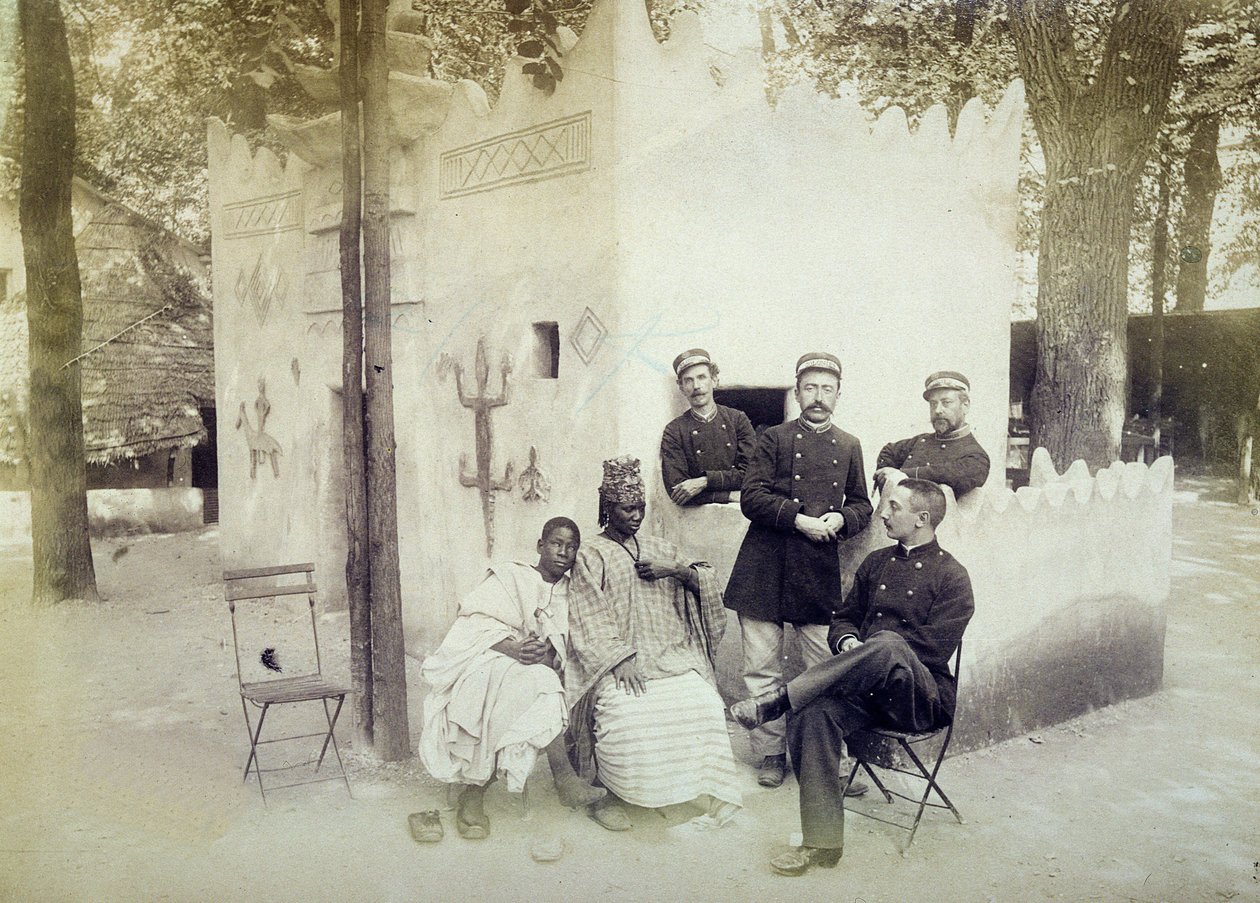 A vila senegalesa na exposição universal de 1889 em Paris de French Photographer