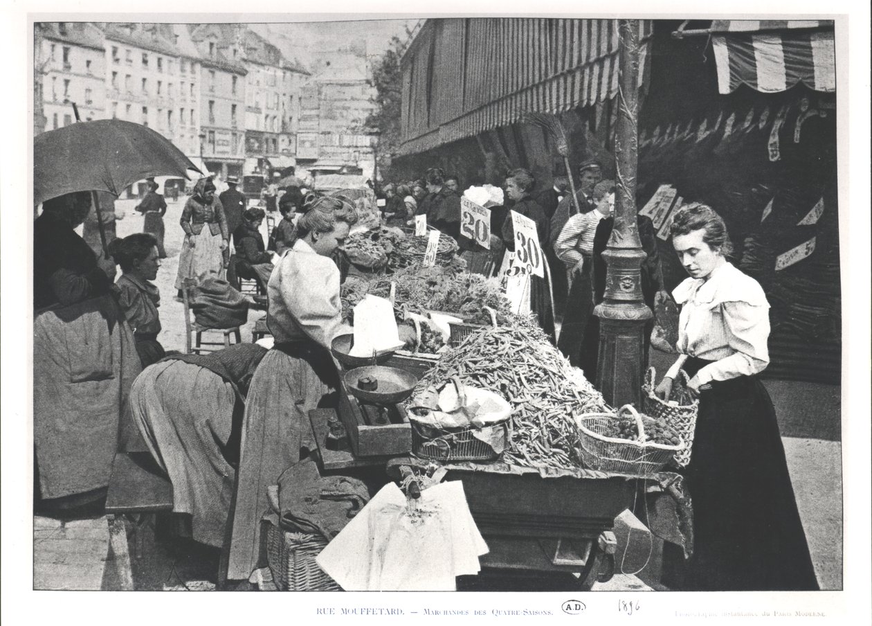 O comerciante de rua na Rue Mouffetard, Paris, 1896 de French Photographer